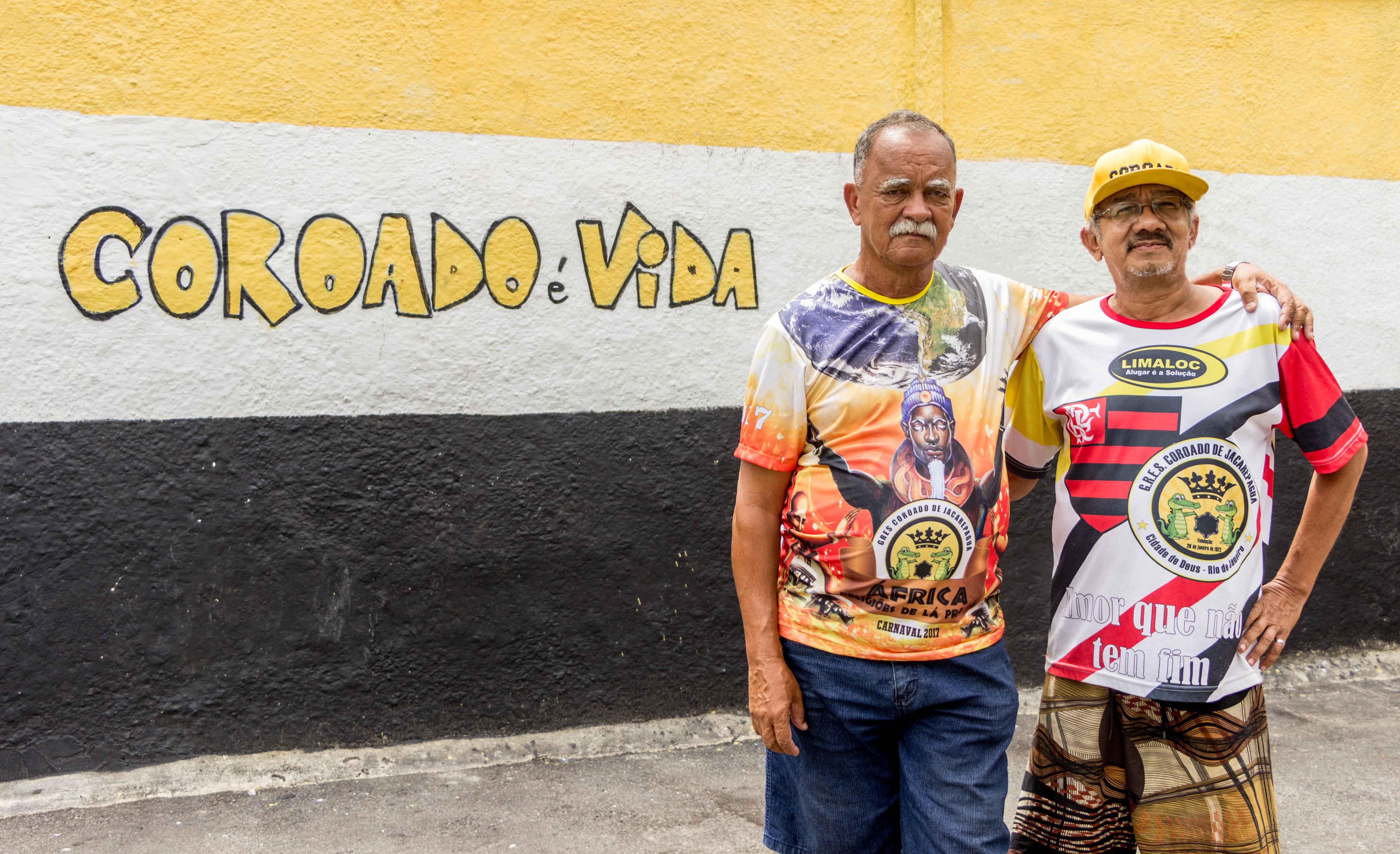 Eli Alves Gomes (Esquerda) E Deda (Direita), diretores da Escola de Samba Coroado da Cidade de Deus - Foto: Renato Moura/Jornal Voz Das Comunidades