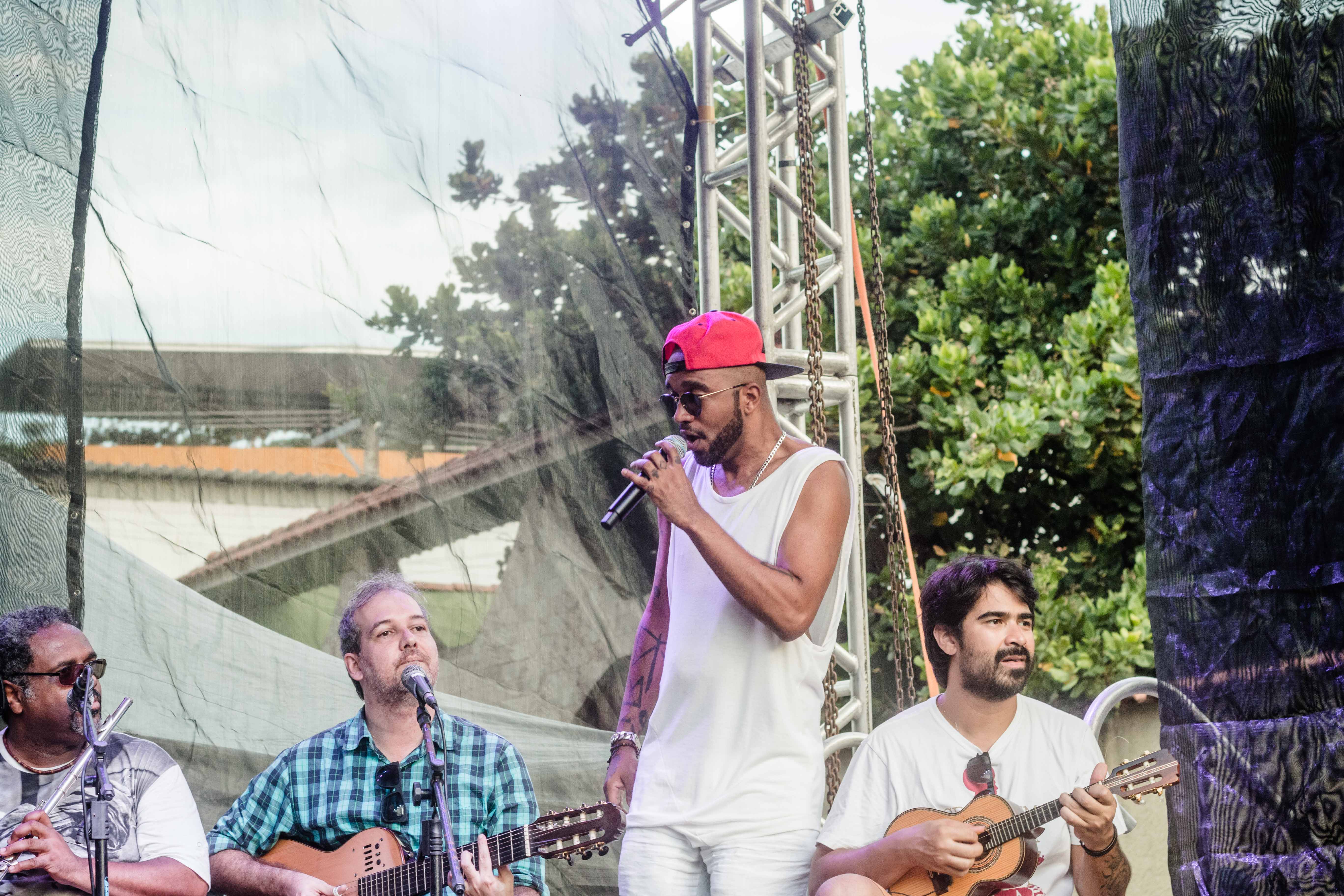 Flávio Renegado e samba da vera no palco - Foto: Jacqueline Fernandes