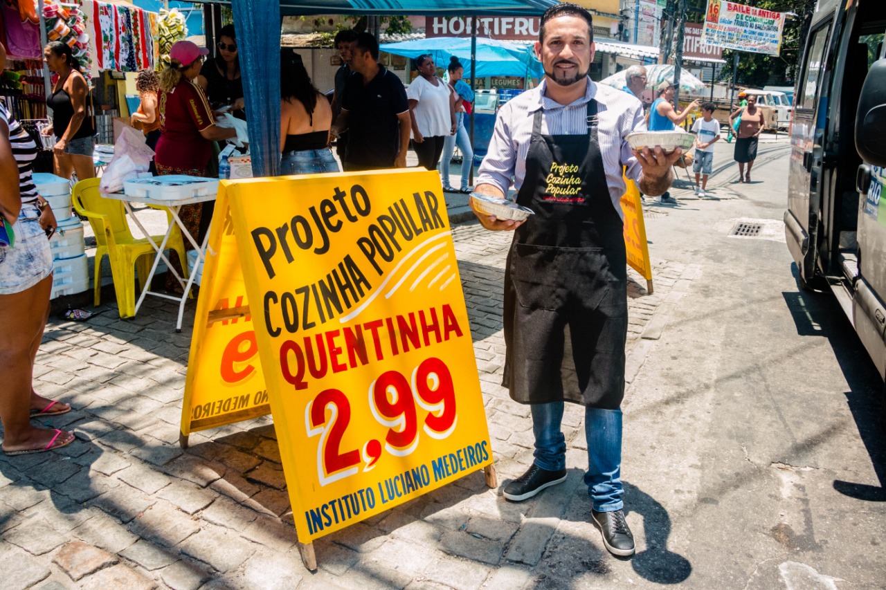 Cozinha Popular Instituto Luciano Medeiros oferece quentinhas a R$2,99. Foto: Renato Moura/ Voz das Comunidades