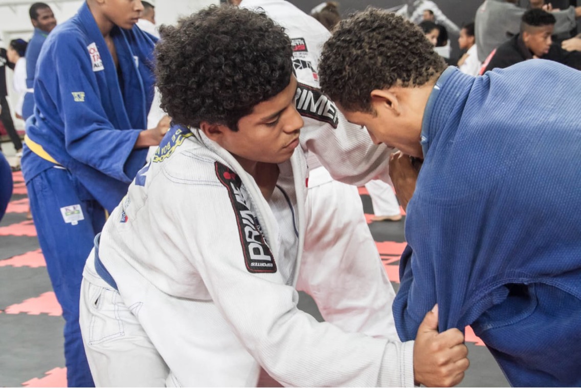 Vila Olímpica do Alemão tem vagas para aulas de jiu-jitsu