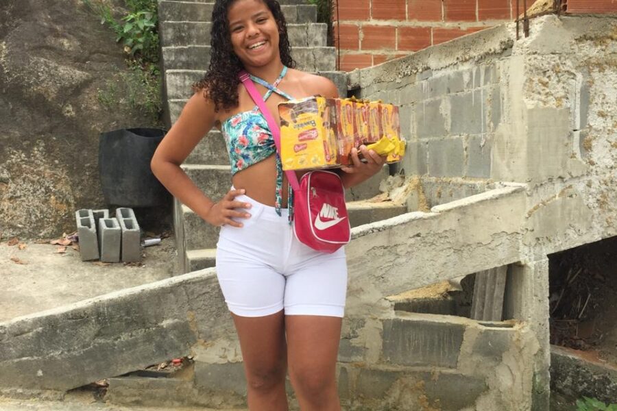 ambulante Priscila Gomes, de 18 anos