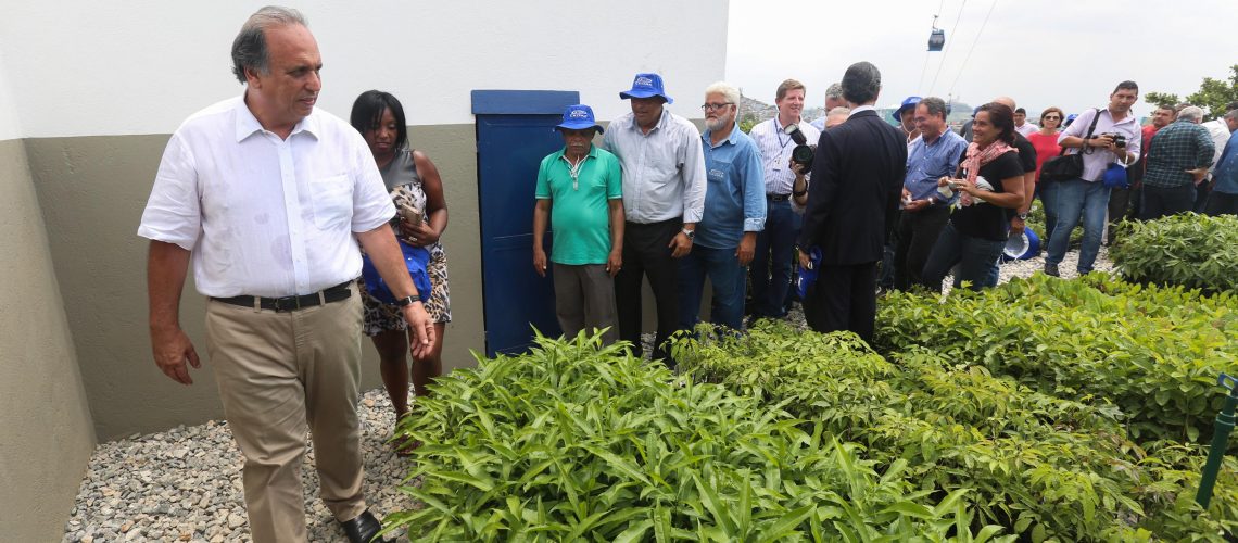 Governador Luiz Fernando Pezão na inauguração do Viveiro de Produção de Mudas da Mata Atlântica, no Morro do Adeus; FOTO: Shana Reis