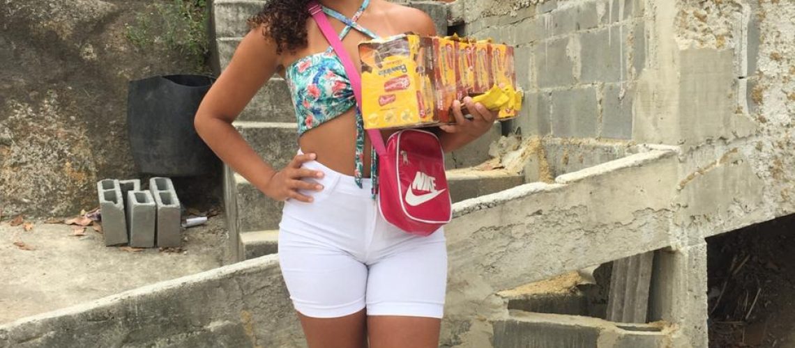 ambulante Priscila Gomes, de 18 anos