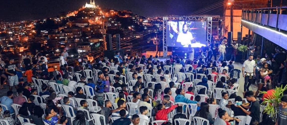 Evento de sessão de cinema para as crianças do Complexo, realizada no Konteiner / Foto: Renato Moura