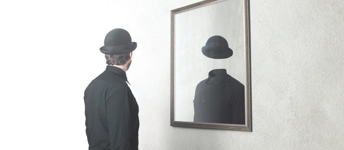 ilustracao-de-homem-sem-rosto-em-frente-ao-espelho-28022019075219935